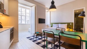 Iron/ironing board, travel cot, free WiFi, bed sheets - Carmo 43 | Apartamento 200 (Lisboa)