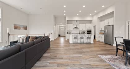 Creekside Haven at Lake Anna • Dock, Fire Pit & Game Room