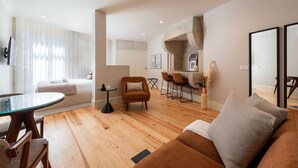 Een strijkplank/strijkijzer, reisbedje, gratis wifi, beddengoed