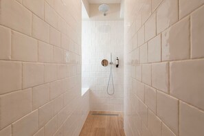 Hair dryer, towels - Ando Living - Flores 200 Townhouse - 103 (Porto)