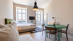 Iron/ironing board, travel cot, free WiFi, bed sheets - Carmo 43 | Apartamento 201 (Lisboa)