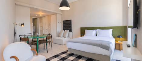 Iron/ironing board, travel cot, free WiFi, bed sheets