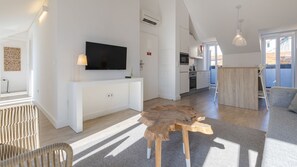 TV - Garcia 28 | Apartment 4A (Lisboa)