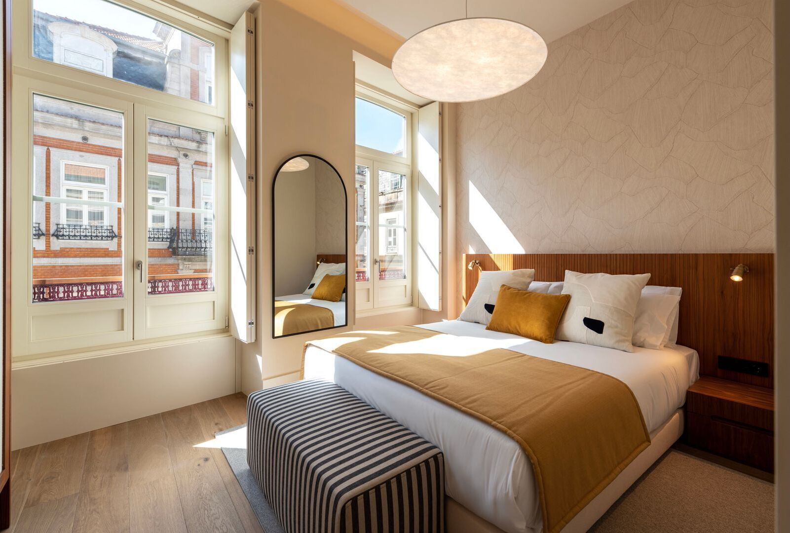 アイロン / アイロン台、旅行用ベビーベッド、WiFi (無料)、ベッドシーツ