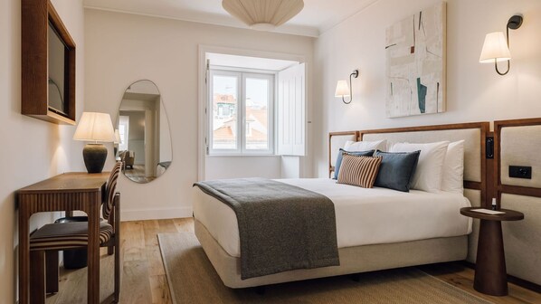 Een strijkplank/strijkijzer, reisbedje, gratis wifi, beddengoed