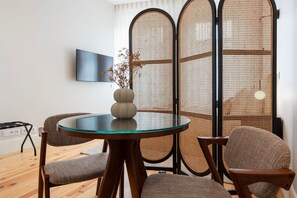 Dining - Ando Living - Flores 200 Townhouse - 202 (Porto)