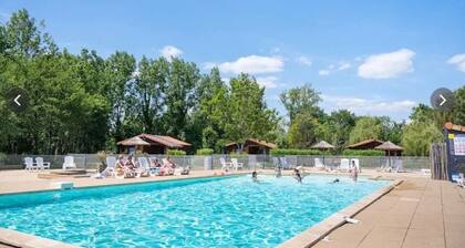 Chalet « Bois 4 » avec piscine partagée et terrasse privée