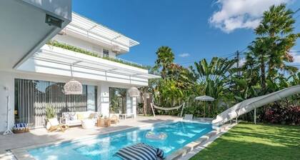Luxury Villa Luja by GORO in Canggu - 5 Bedroom Jacuzzi, Gym, Golf