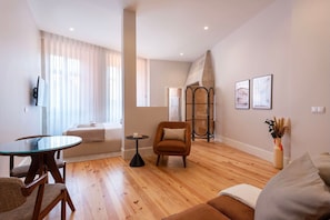 Bügeleisen/Bügelbrett, Reisekinderbett, kostenloses WLAN, Bettwäsche