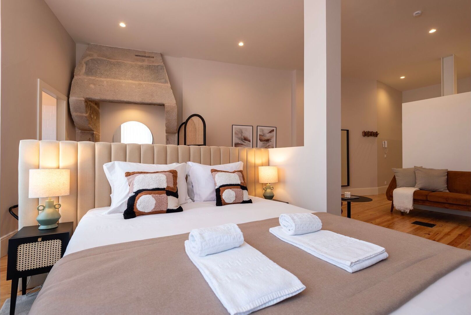 Fer et planche à repasser, lit parapluie, Wi-Fi gratuit, draps fournis