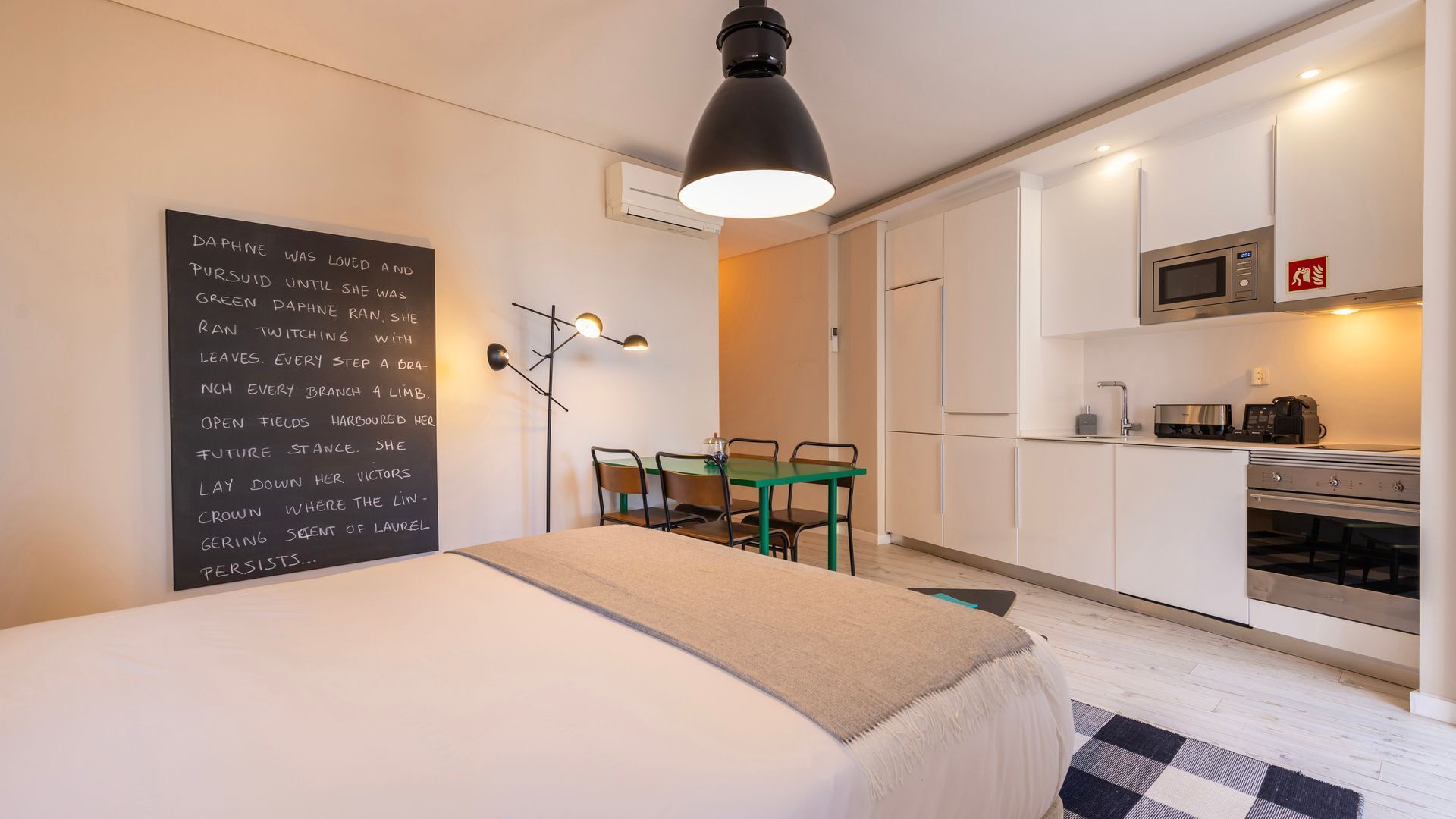 Strykjärn/strykbräda, resesäng, gratis wi-fi och sängkläder