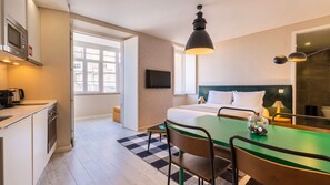 Iron/ironing board, travel cot, free WiFi, bed sheets - Carmo 43 | Apartamento 300 (Lisboa)