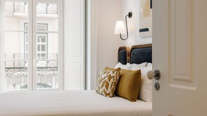 Een strijkplank/strijkijzer, reisbedje, gratis wifi, beddengoed
