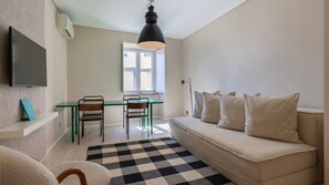 TV - Carmo 43 | Apartamento 304 (Lisboa)