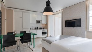 Iron/ironing board, travel cot, free WiFi, bed sheets - Carmo 43 | Apartamento 400 (Lisboa)