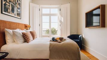 Iron/ironing board, travel cot, free WiFi, bed sheets