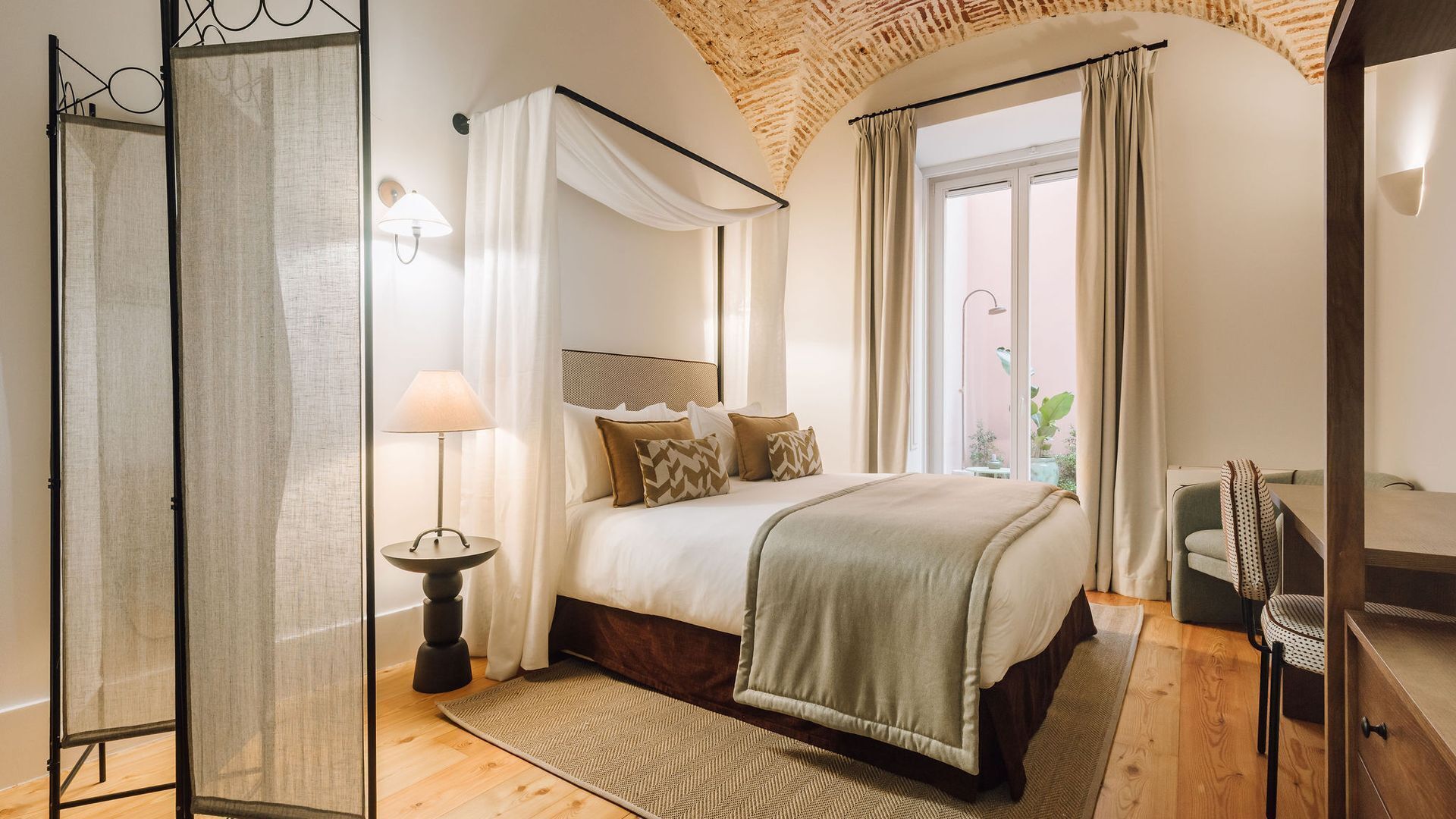 Bügeleisen/Bügelbrett, Reisekinderbett, kostenloses WLAN, Bettwäsche