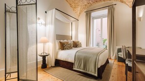 Bügeleisen/Bügelbrett, Reisekinderbett, kostenloses WLAN, Bettwäsche