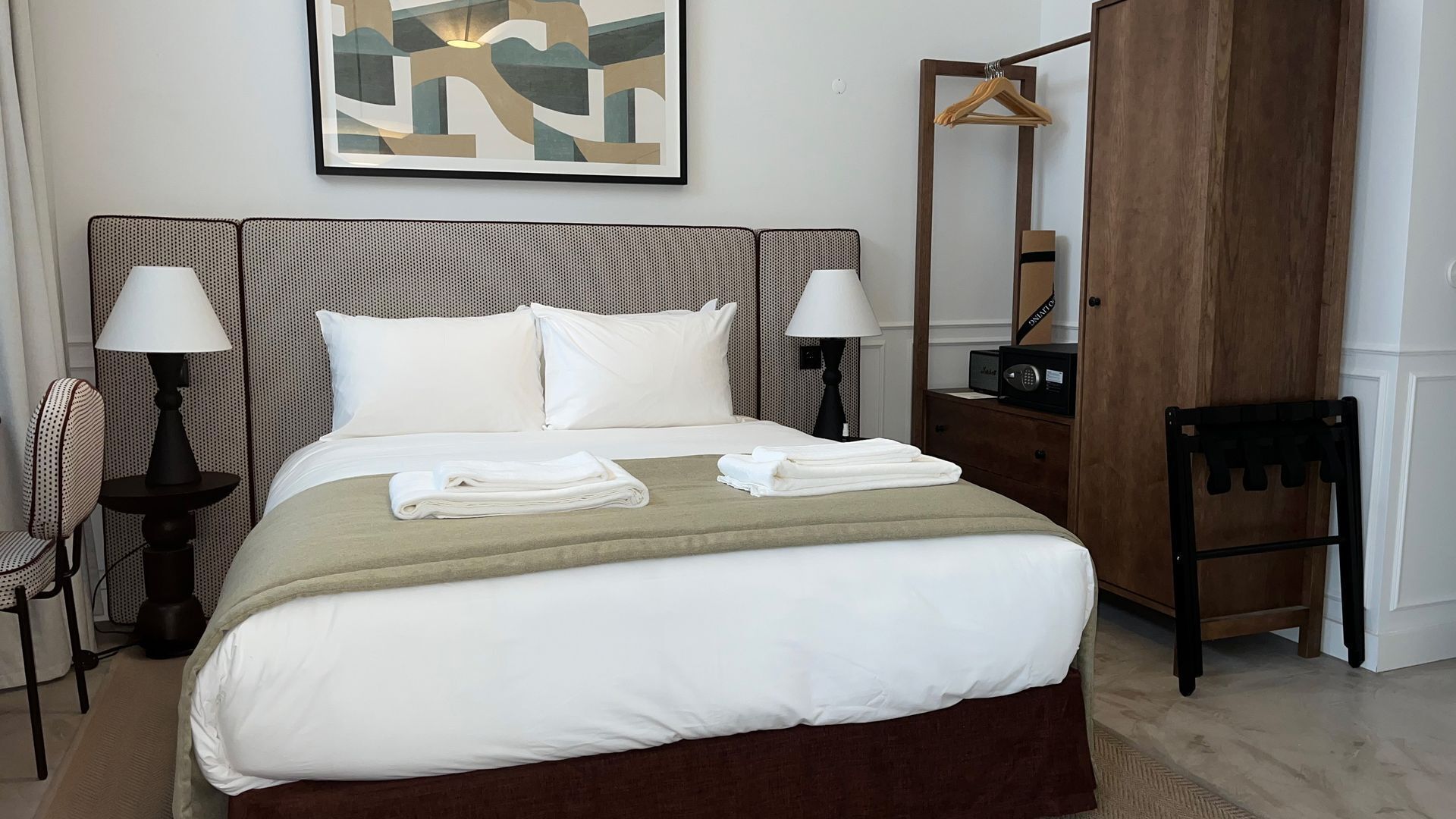 Bügeleisen/Bügelbrett, Reisekinderbett, kostenloses WLAN, Bettwäsche