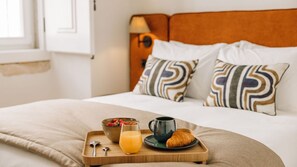 Iron/ironing board, travel cot, free WiFi, bed sheets