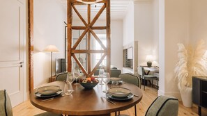 Dining - Ando Living - Flores 25 House - 101 (Encarnação)