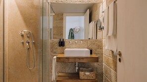 Hair dryer, towels - Ando Living - Corpo Santo House - 203 (Lisboa)