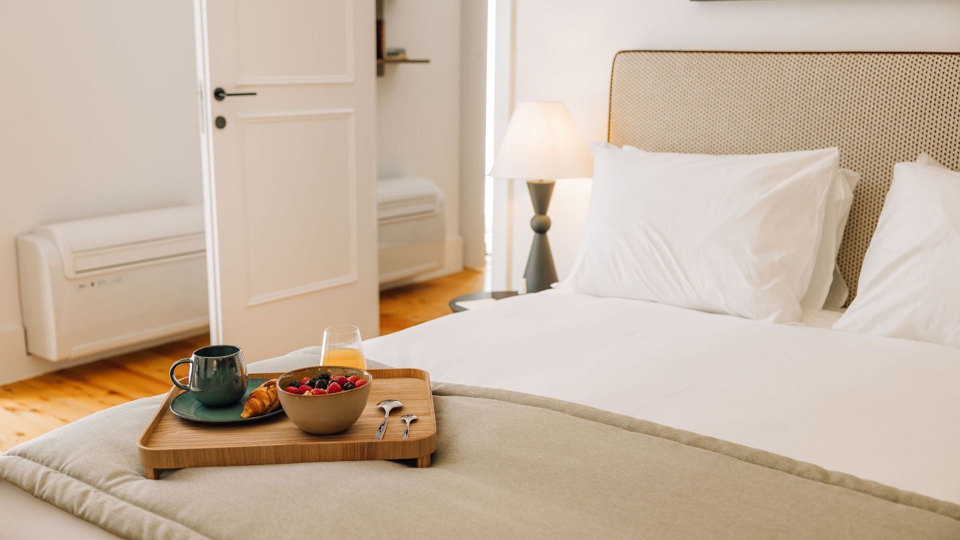 Bügeleisen/Bügelbrett, Reisekinderbett, kostenloses WLAN, Bettwäsche