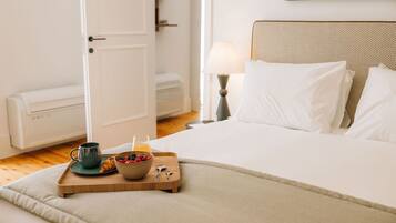 Bügeleisen/Bügelbrett, Reisekinderbett, kostenloses WLAN, Bettwäsche