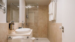 Hair dryer, towels - Ando Living - Madalena House - 502 (Lisboa)