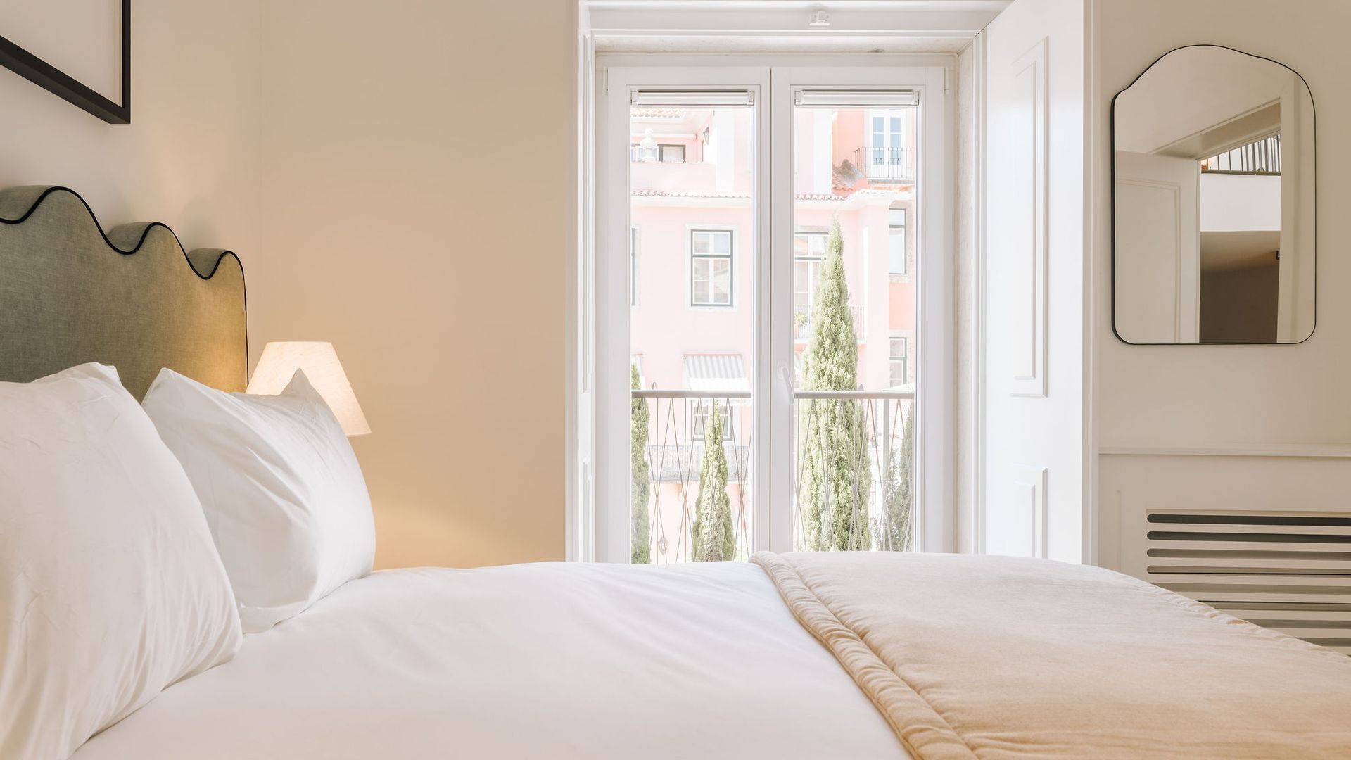 Bügeleisen/Bügelbrett, Reisekinderbett, kostenloses WLAN, Bettwäsche