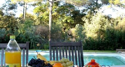 Bed & Breakfast 'La Thébaïde - Les Lauriers' mit Gemeinschaftspool, Garten & WLAN