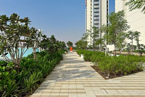 Property grounds - Stylish 1BR Apartment at Golf Gate (Dubai)