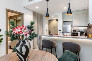 Premium Apartment, 1 Bedroom, Balcony, Golf View | Private kitchen - Stylish 1BR Apartment at Golf Gate (Dubai)