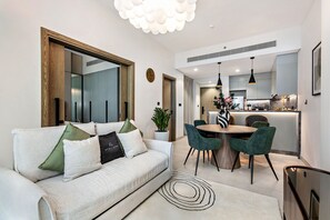 Premium Apartment, 1 Bedroom, Balcony, Golf View | Living room - Stylish 1BR Apartment at Golf Gate (Dubai)