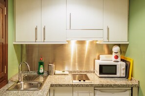 Fridge, microwave, stovetop, coffee/tea maker