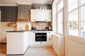 Micro-ondes, four, plaque de cuisson, lave-vaisselle