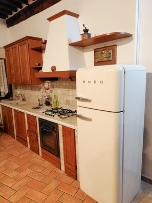 Kylskåp, ugn, spishäll och diskmaskin