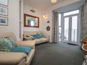 Living area - Close to Shore (Ilfracombe)