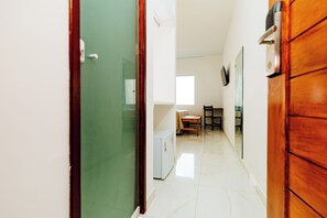 Standard Room | Bathroom