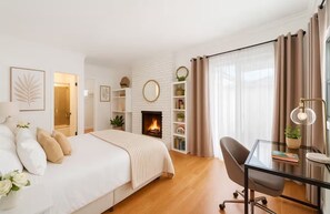 Iron/ironing board, WiFi, bed sheets - Manhattan Beach Escape. Walk to Sand. Partial Ocean Views (Manhattan Beach)