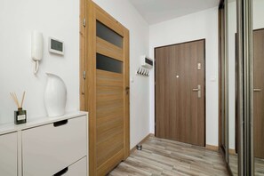 Interior - Koszykarska 31 Kraków | Air-conditioned Apartment with Balcony and Workspace | Location Near the Wisła River (Kraków)