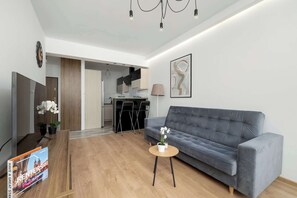 TV, offices - Koszykarska 31 Kraków | Air-conditioned Apartment with Balcony and Workspace | Location Near the Wisła River (Kraków)