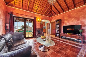 Televisor intel·ligent, llar de foc i estèreo