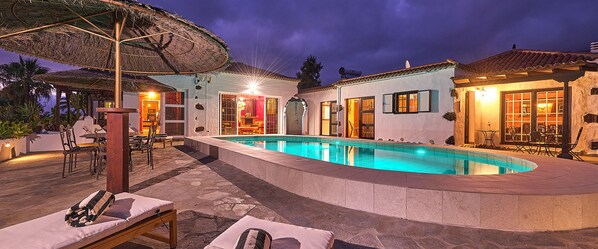 Piscine extérieure, piscine chauffée