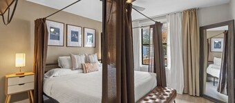 Rustic Western Comfort w/ King Pull-Out Couch, King Canopy Bed & 100″ Projector — Near Fort Moore