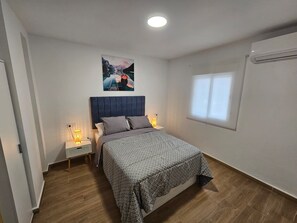 2 bedrooms, iron/ironing board, WiFi, bed sheets - Hernán Cortés House (Malaga)