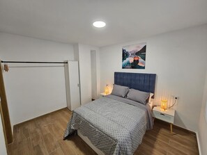 2 chambres, fer et planche à repasser, Wi-Fi, draps fournis