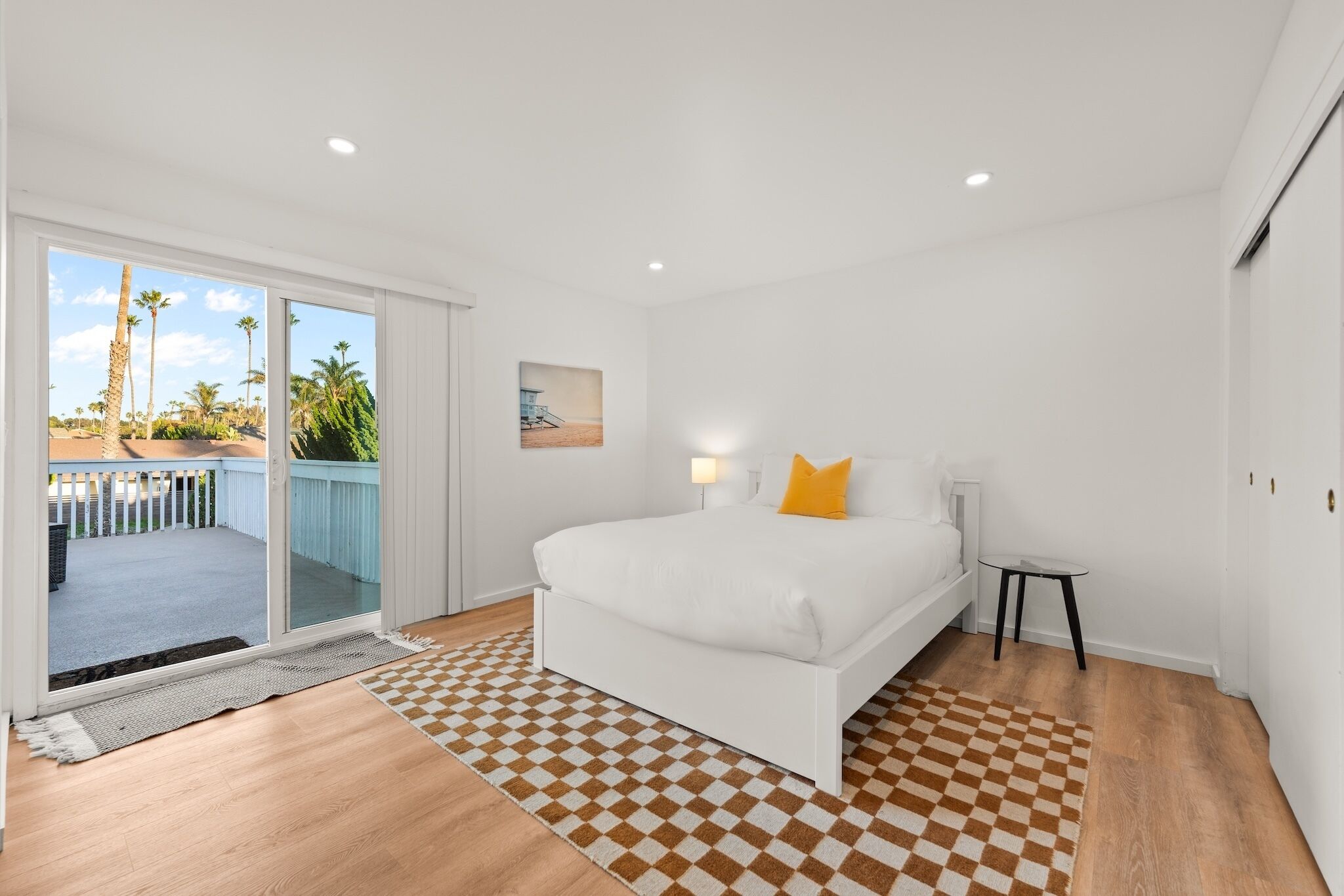 Tabla de planchar con plancha, wifi gratis, ropa de cama