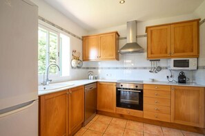 Villa | 4 bedrooms - Villa Sa Calma With 4 Bedrooms and 3 Bathrooms (Mercadal)