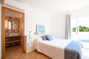 Villa | 4 bedrooms - Villa Sa Calma With 4 Bedrooms and 3 Bathrooms (Mercadal)